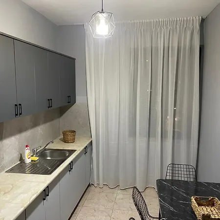 Super House 2 Blloku - 3 * Tirana