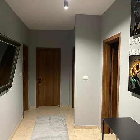 Super House 2 Blloku - 3 * Tirana